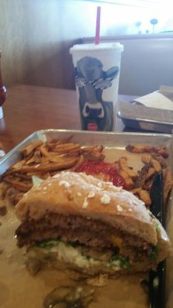 MOOYAH Burgers