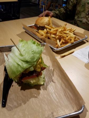 MOOYAH Burgers