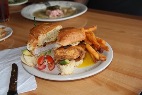 Luna Bar and Grill